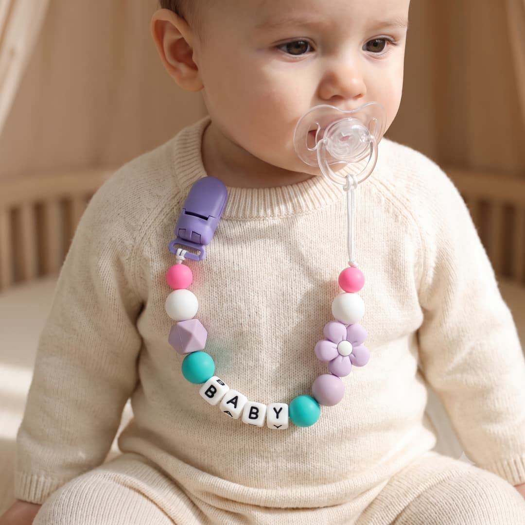 Party Games Baby Shower - Personalizowany klips do smoczka z imieniem,
